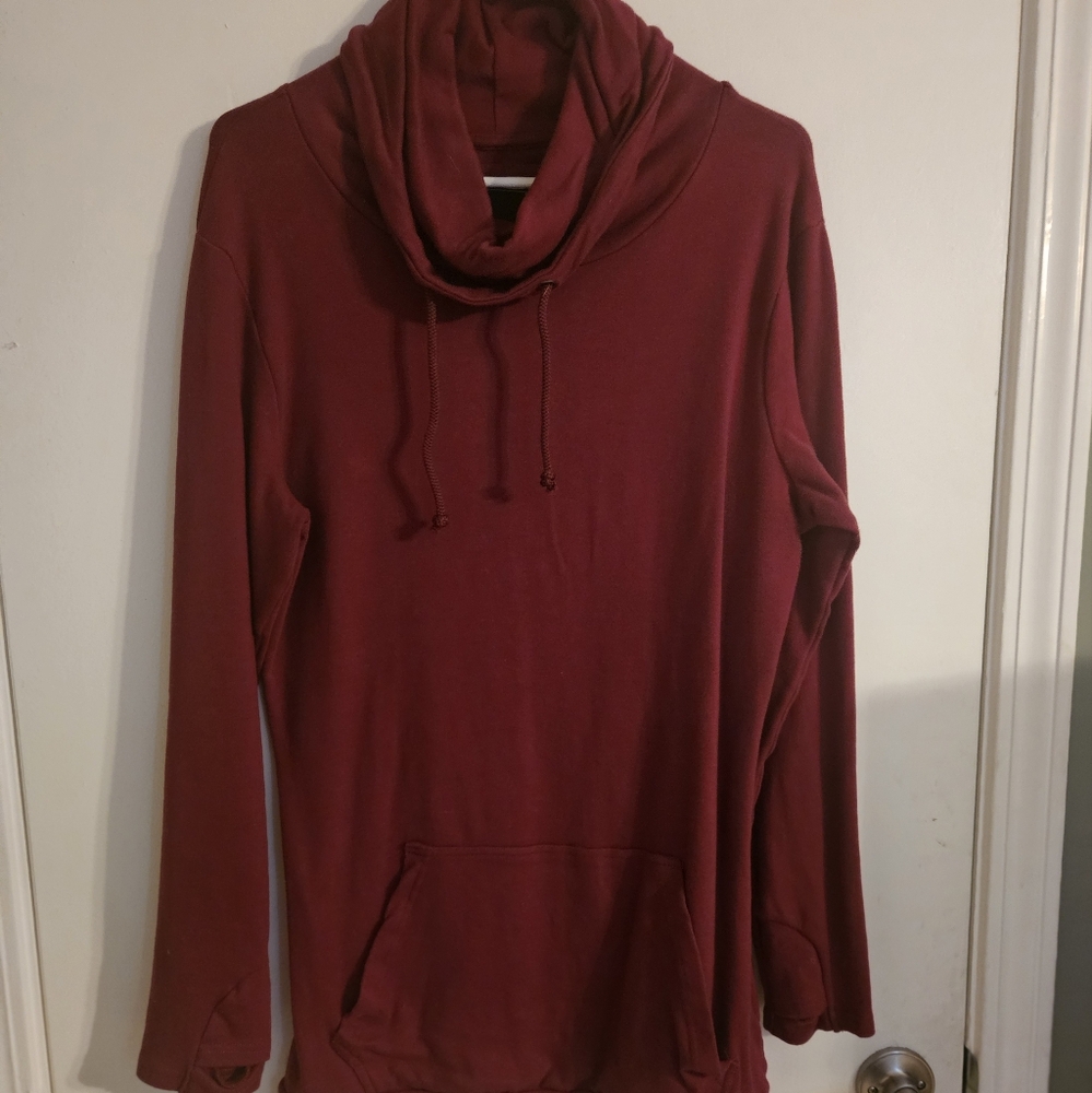 Maroon cowl